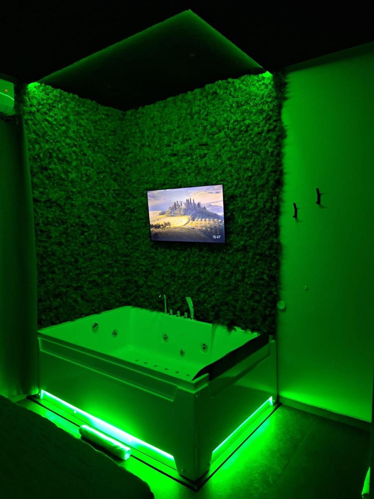 Double Room with Spa Bath,1667623090:JPEG