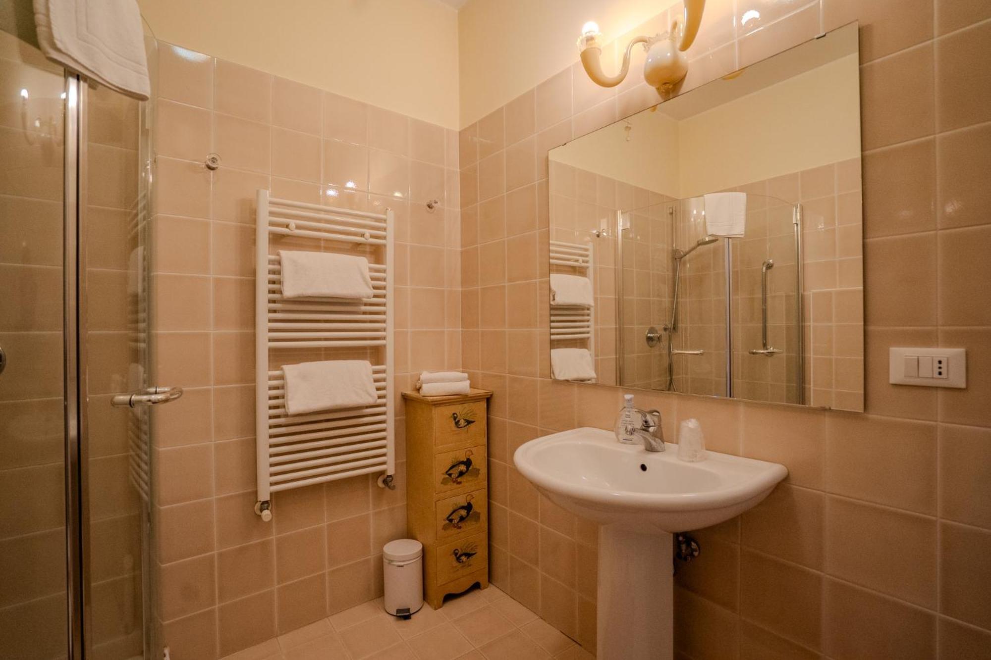 Deluxe Double Room with Balcony,1669029997:JPEG