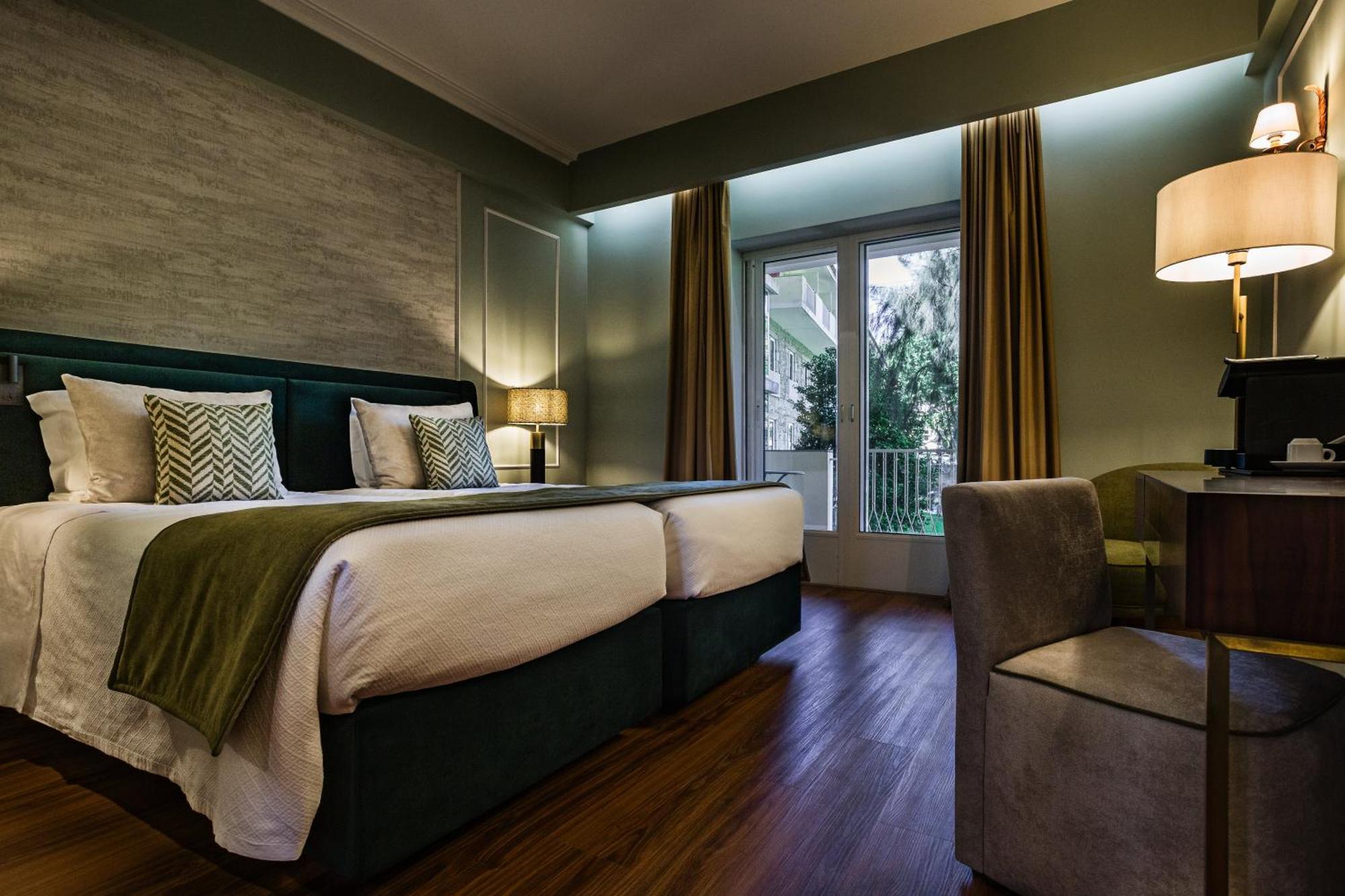 Quarto Superior com 2 Camas de Solteiro e Varanda