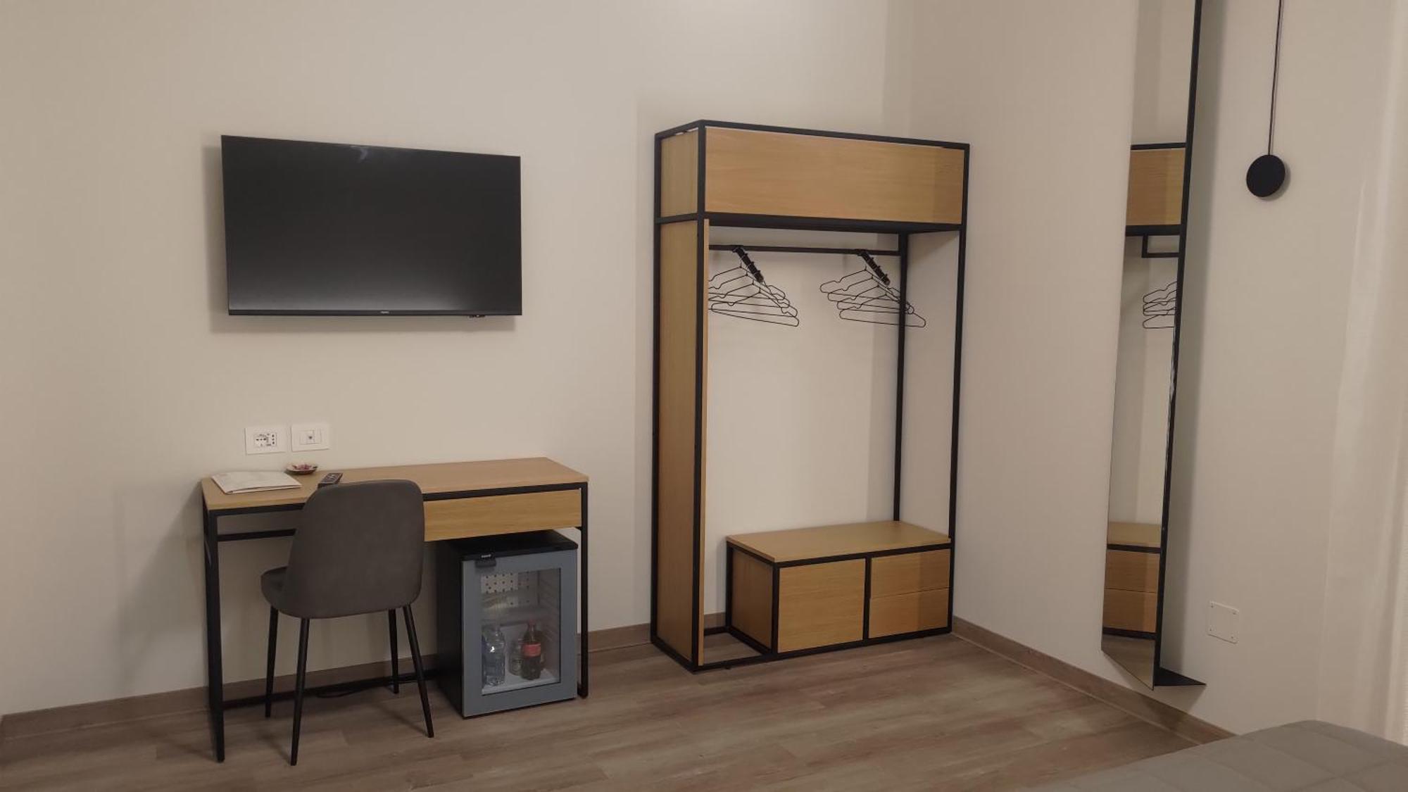 Doppel-/Zweibettzimmer mit Balkon