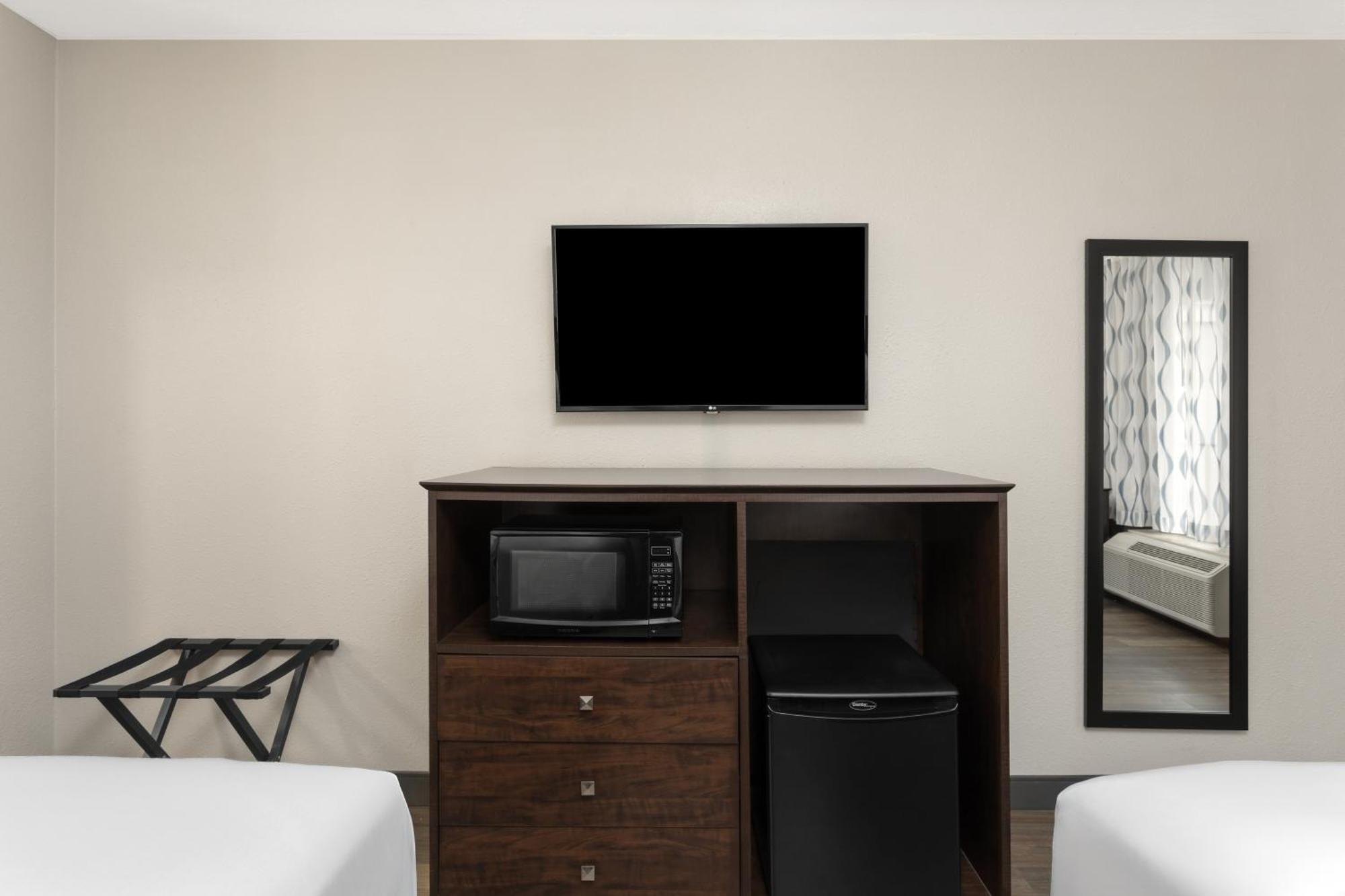 King Room with Bath Tub - Mobility/Hearing Accessible - Non-Smoking