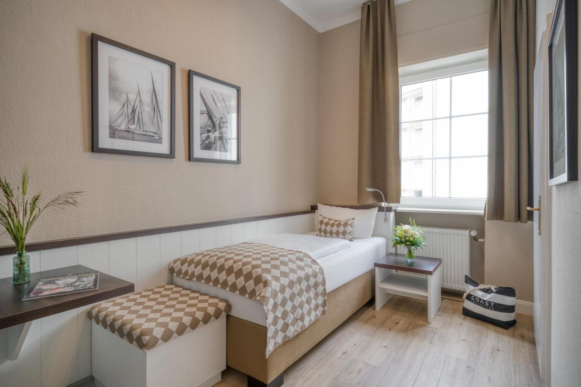 Small Single Room,1765203813:JPEG