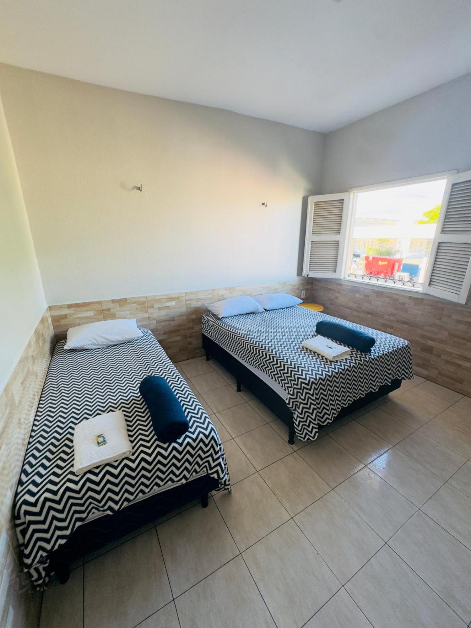 Quarto Triplo com Banheiro Privativo