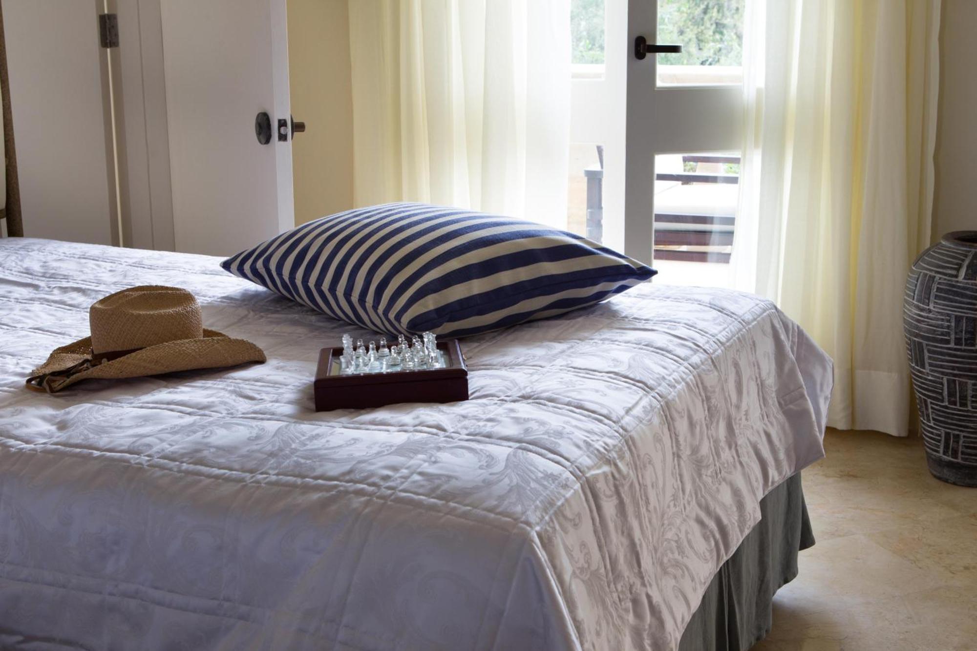 Interconnecting Studio Suites with Sea View
