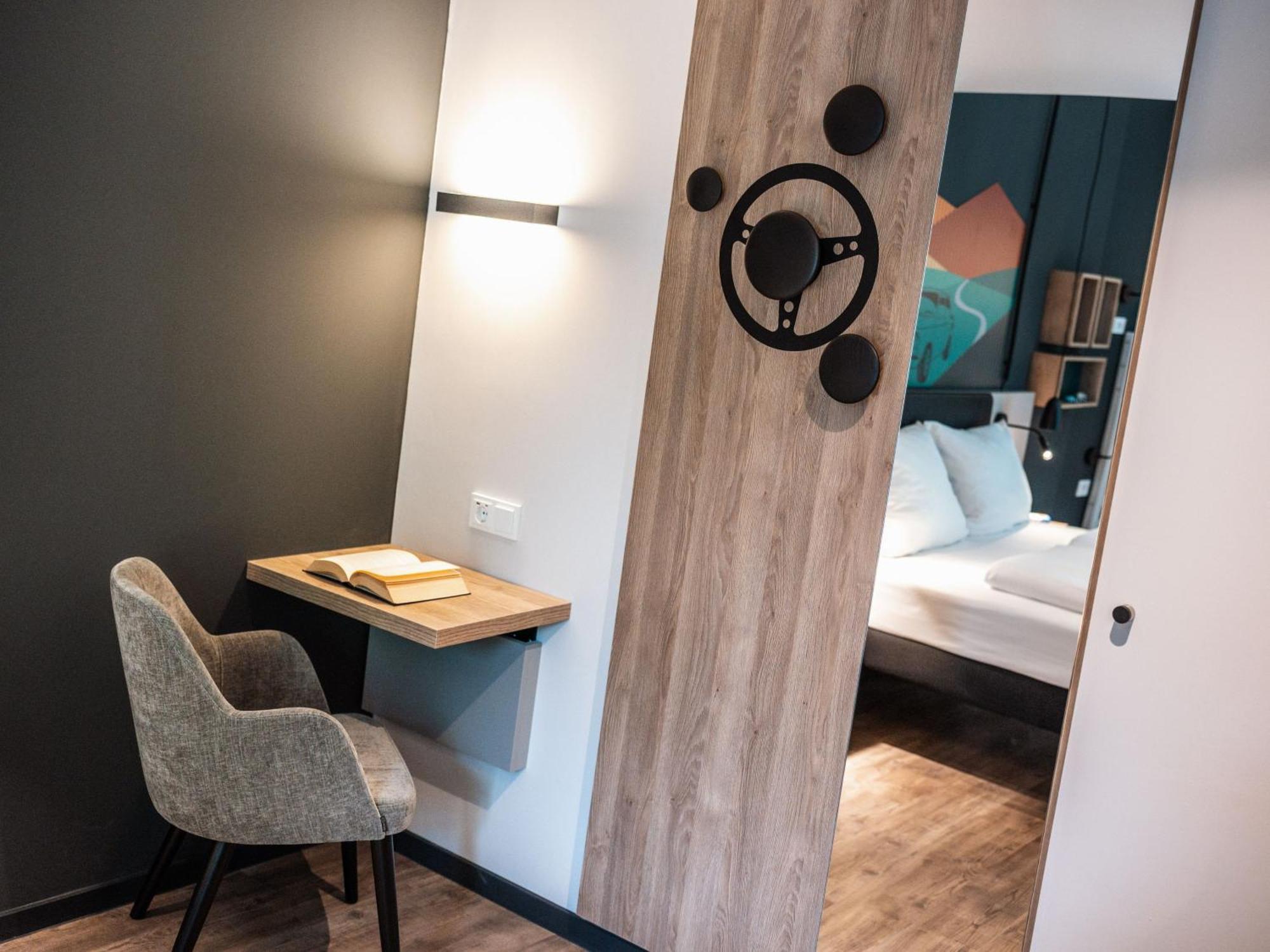 Standard Familienzimmer mit 1 Doppelbett und 1 Etagenbett