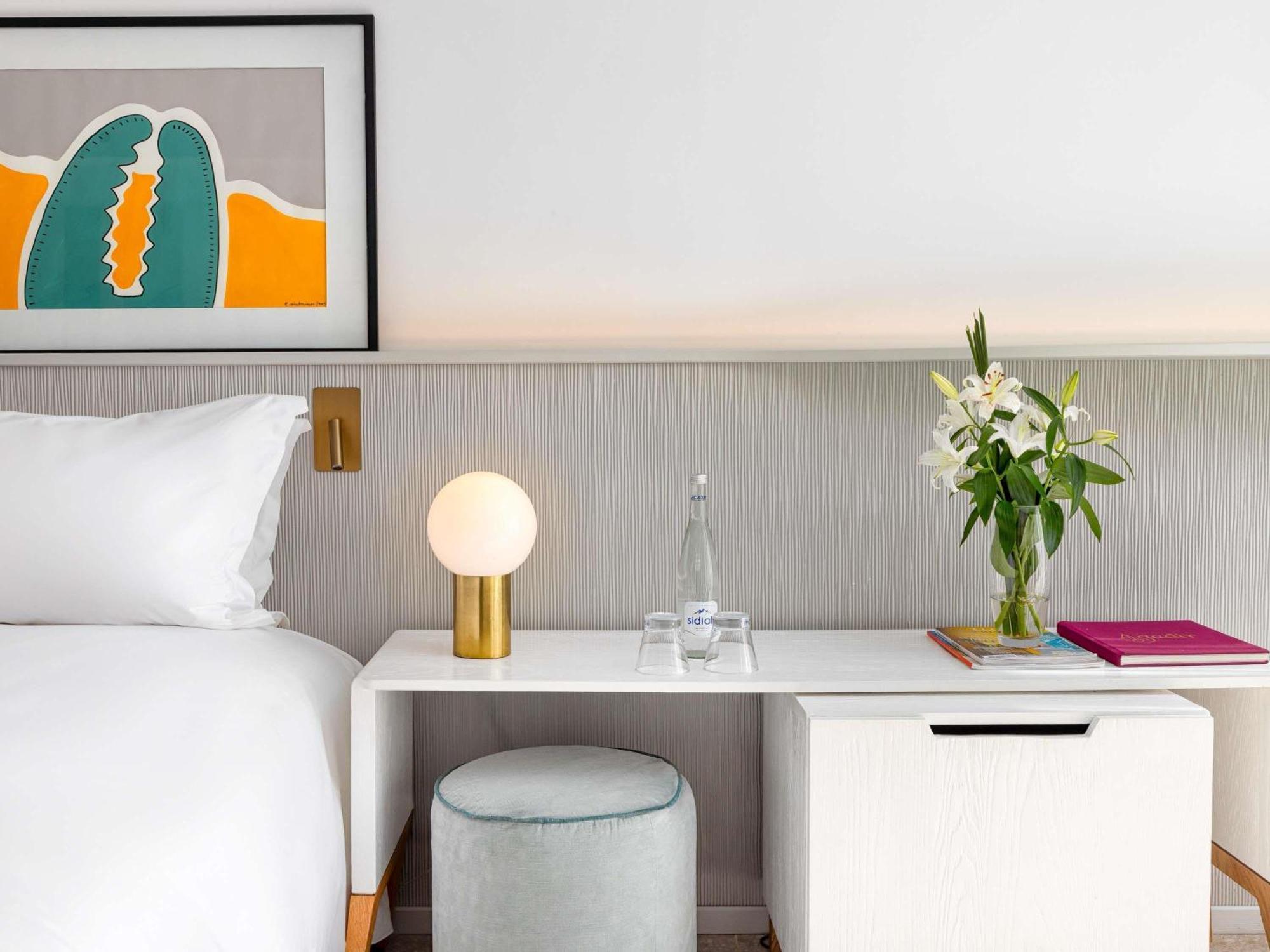 Prestige-kamer met queensize bed en gedeeltelijk uitzicht op zee