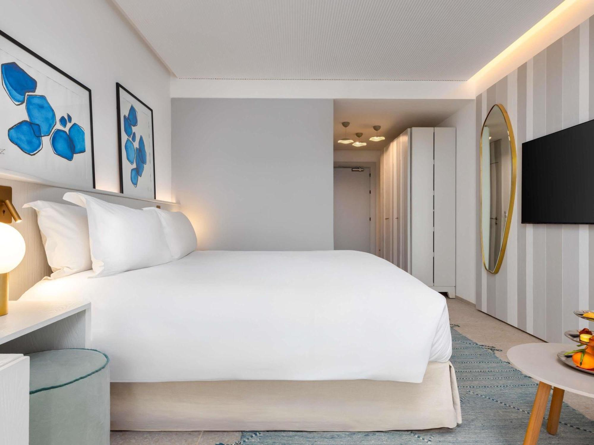 Luxe Kamer met Queensize Bed en Uitzicht op de Tuin