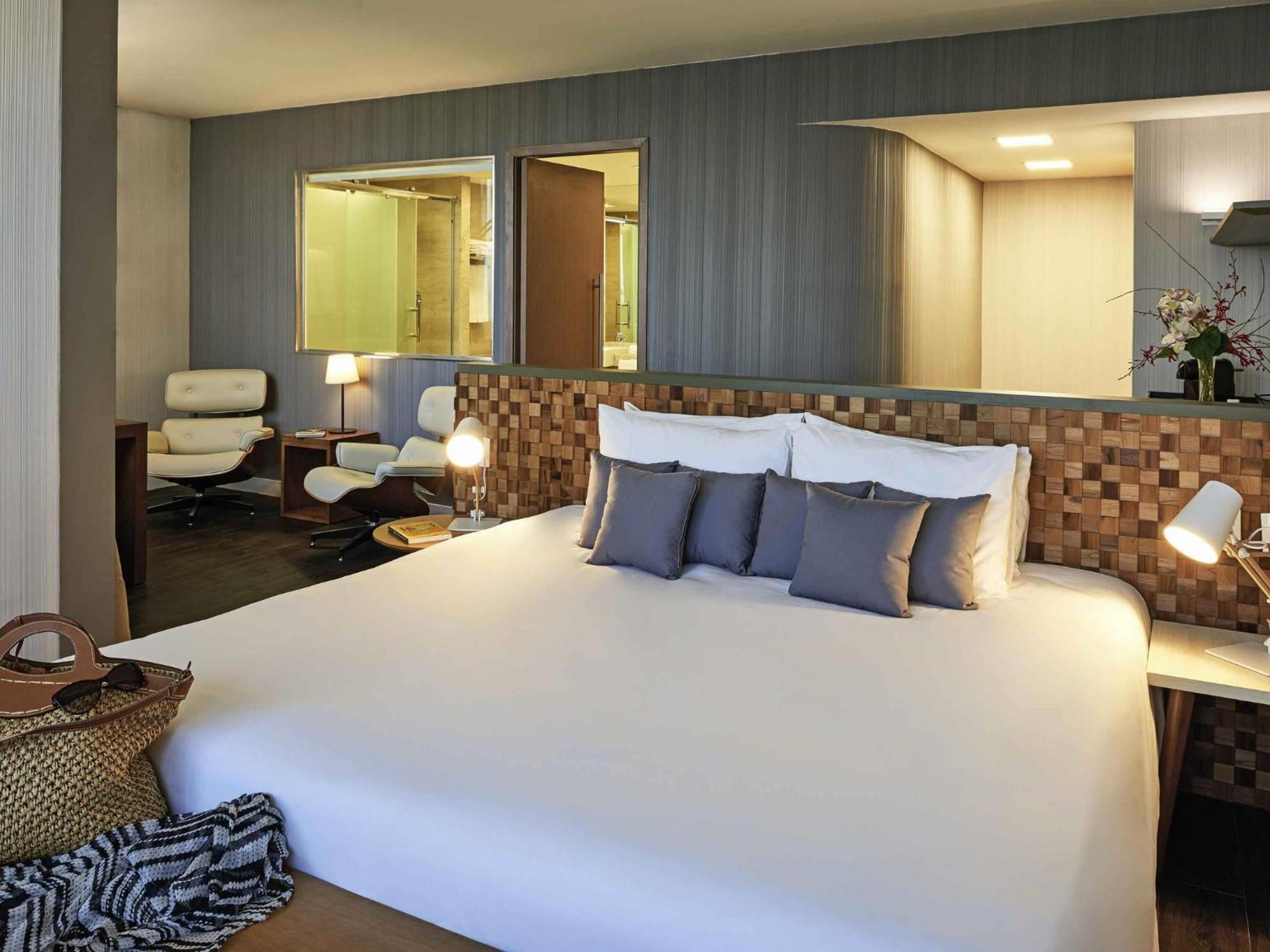 Suite met Kingsize Bed en Uitzicht op Zee