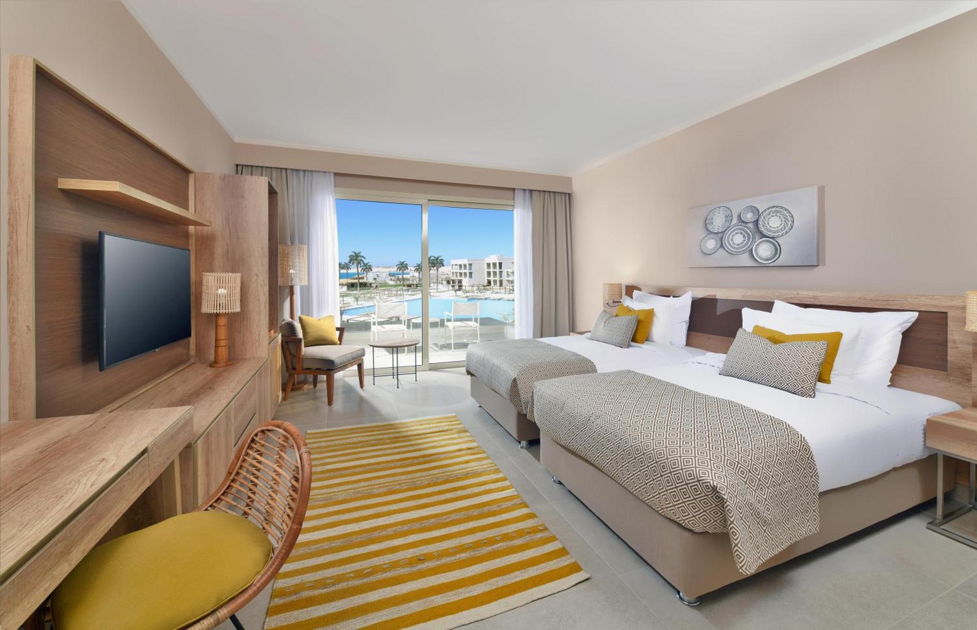 Superior Queen Partial Sea View