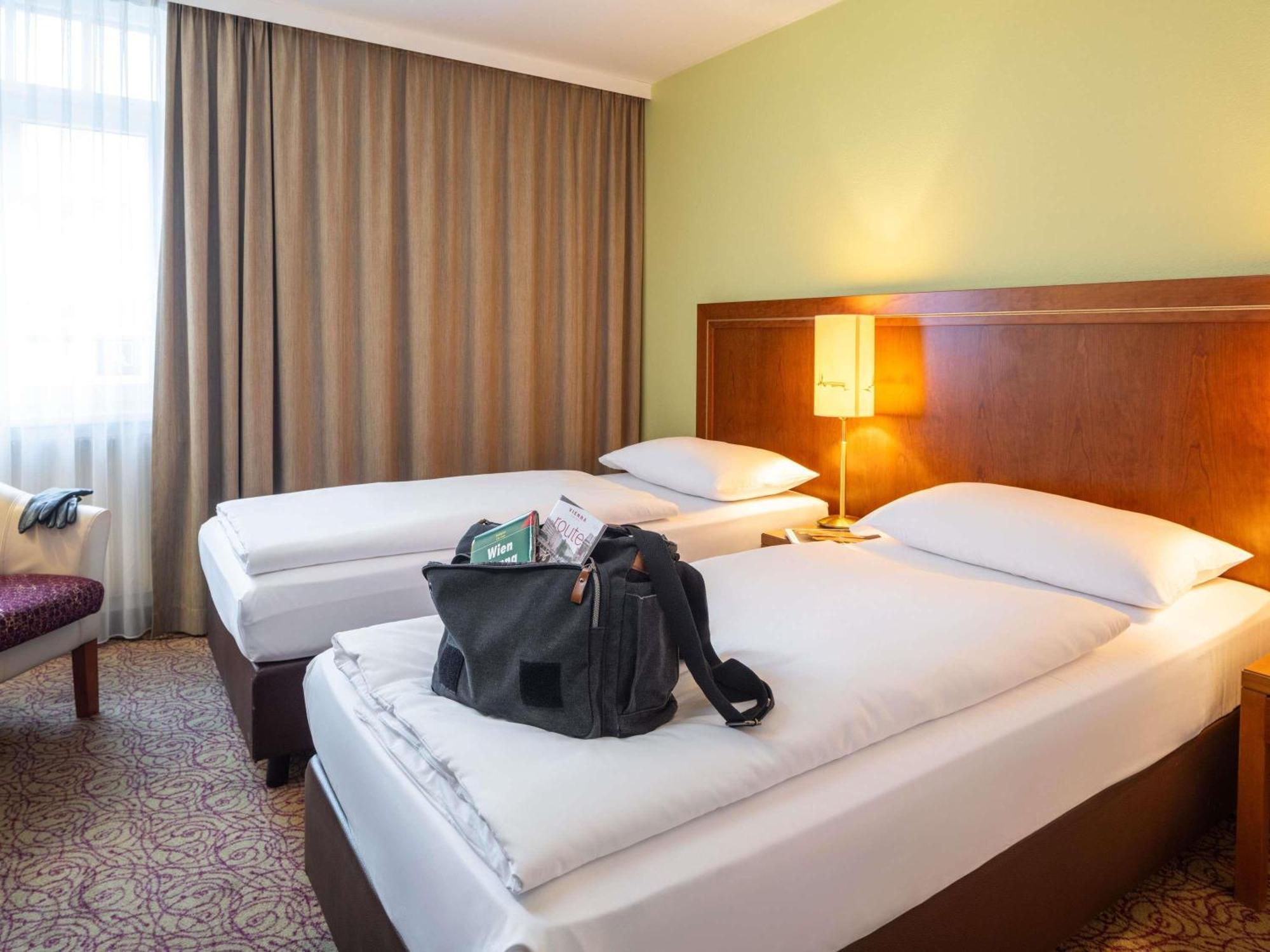 Quarto Econômico com 2 Camas de Solteiro