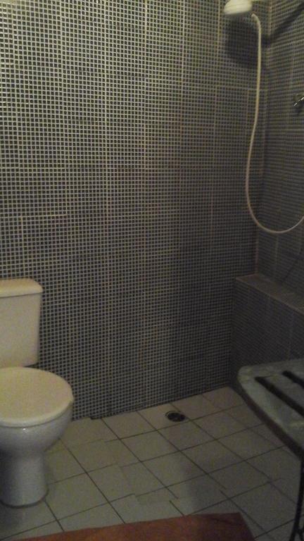 Quarto Triplo Comfort com Chuveiro