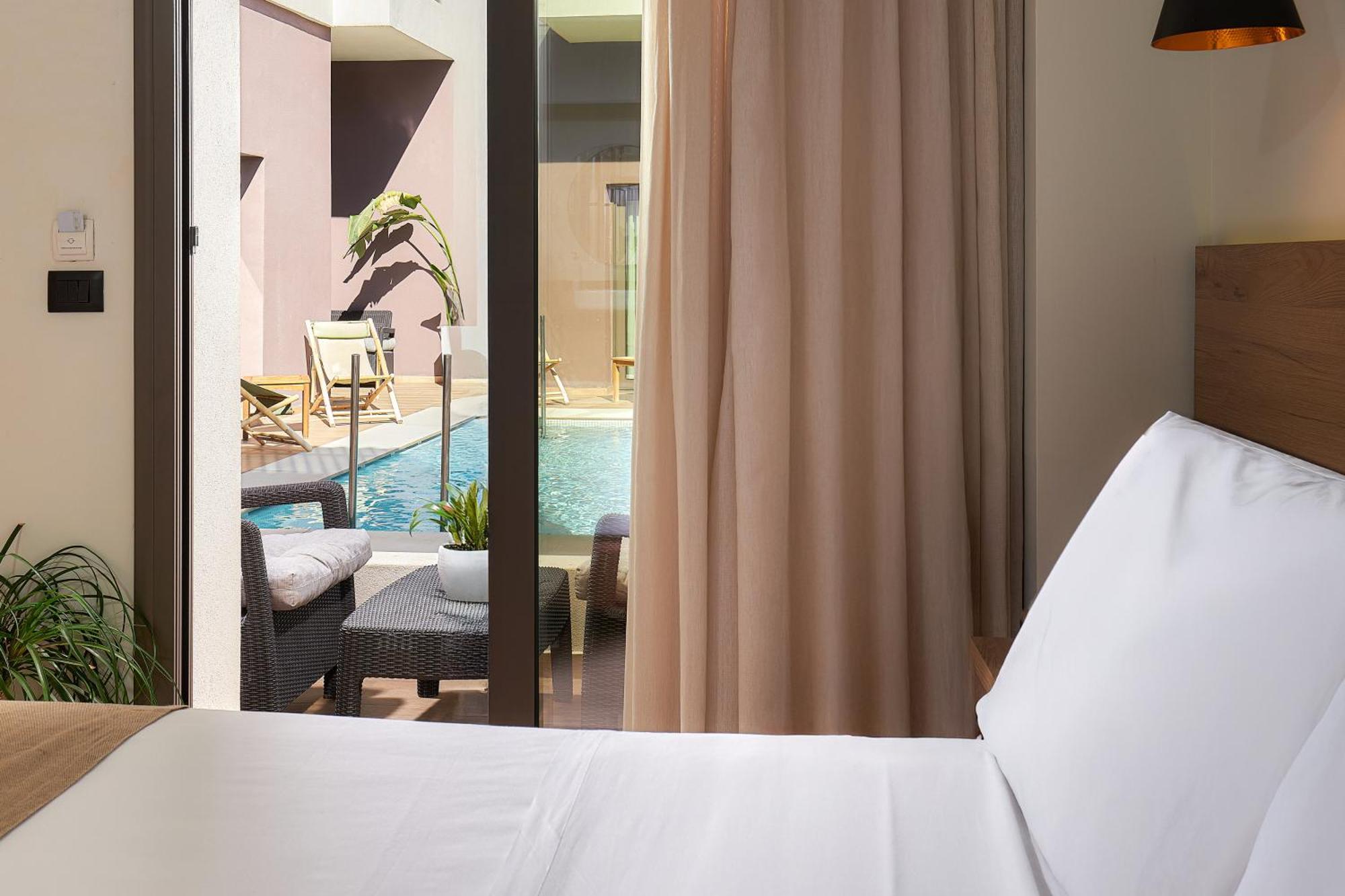 Triple Room Sharing Pool