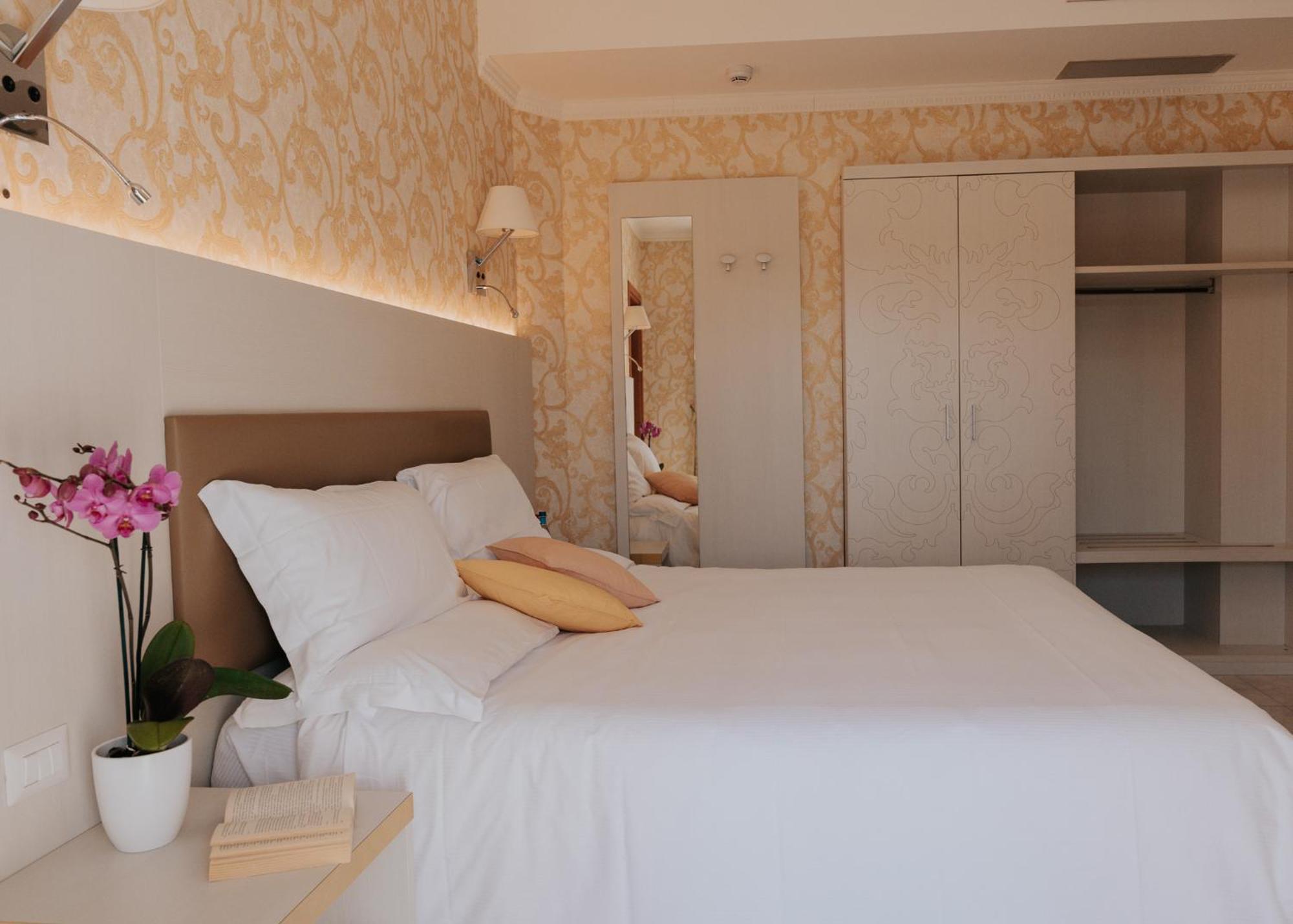Deluxe Double or Twin Room Lake View,1730025670:JPEG