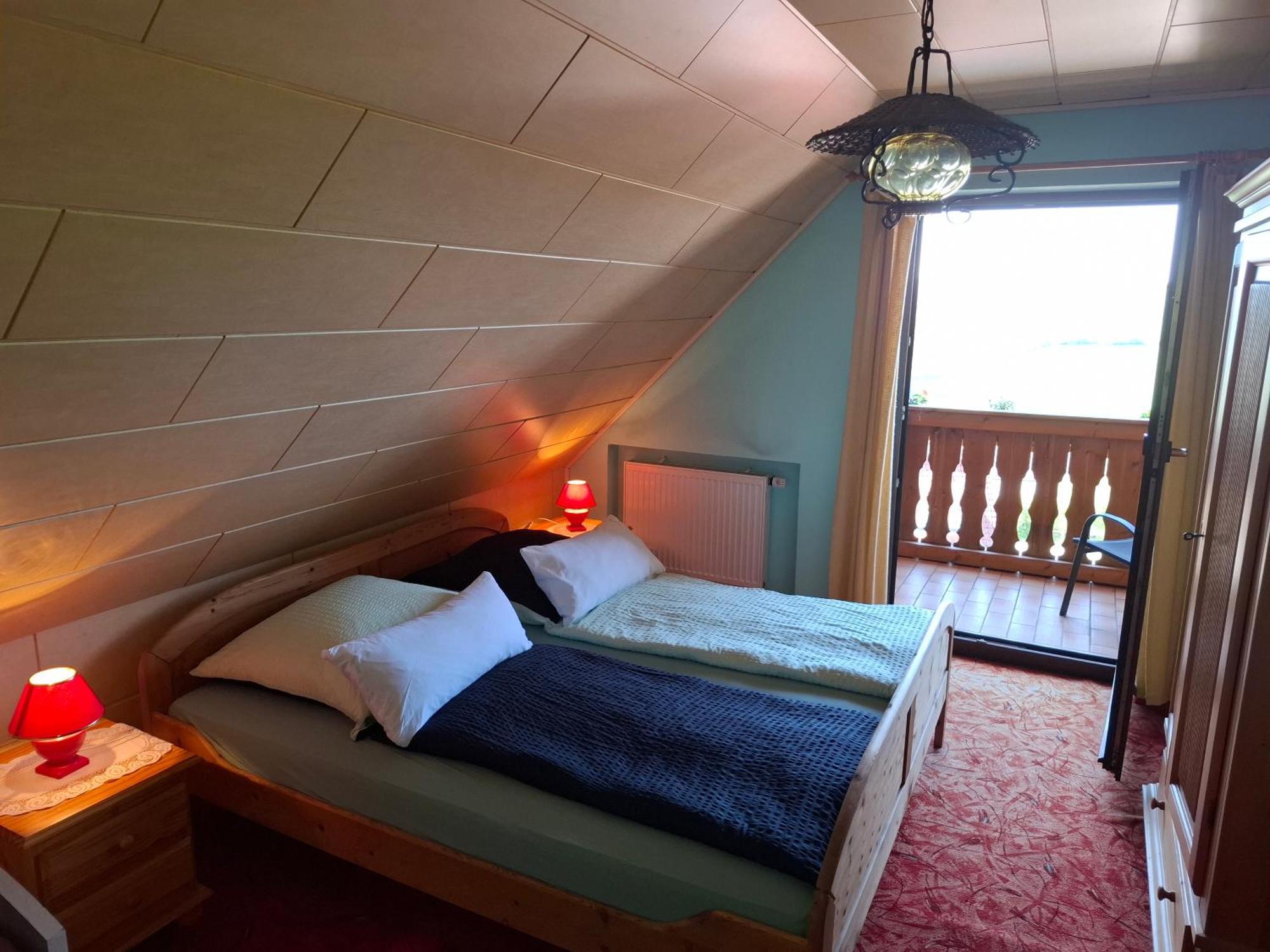 Doppel- oder Zweibettzimmer