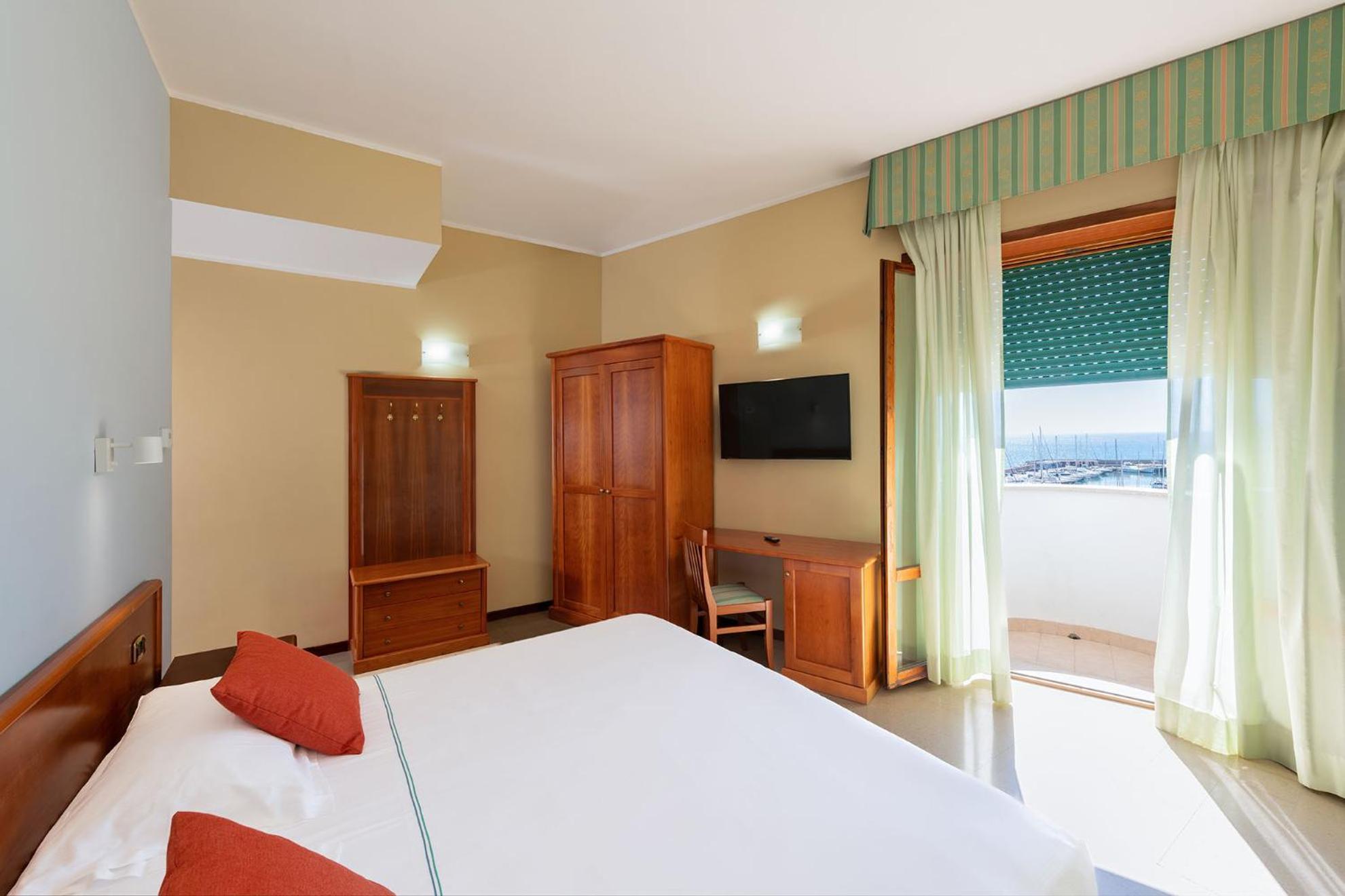 Comfort Family Room (2 Adults + 2 Children),1739369348:JPEG