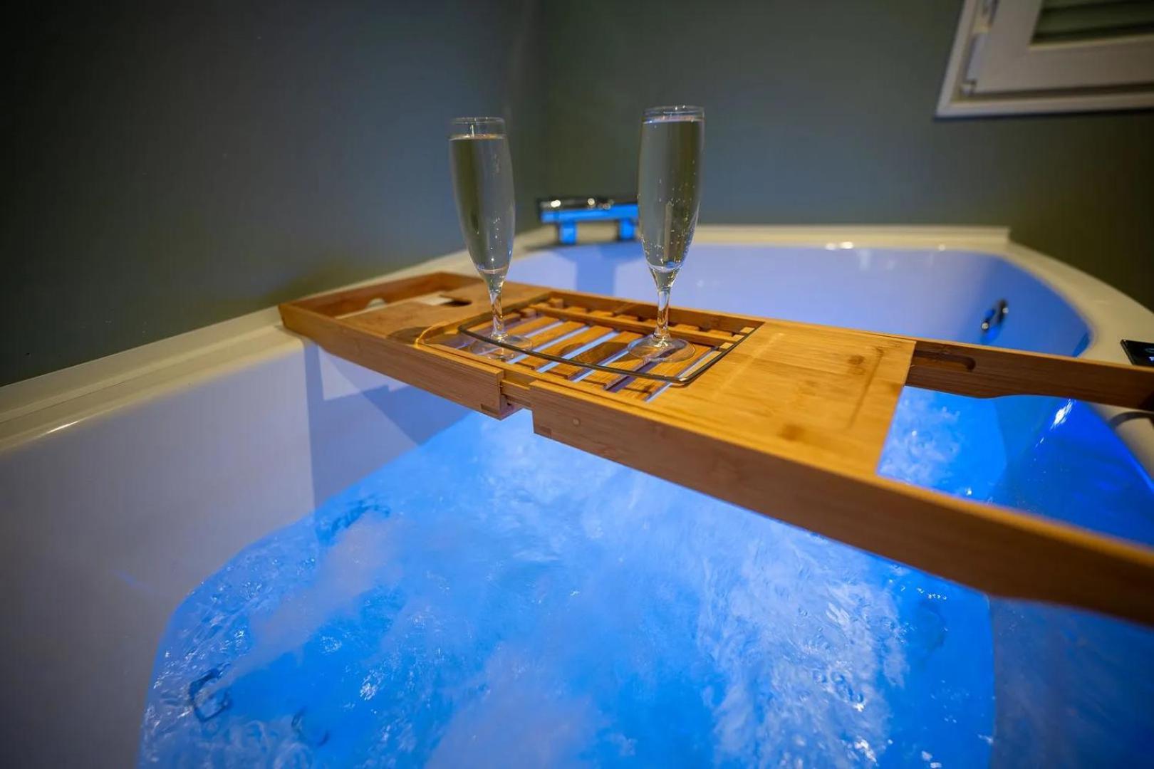 Suite Spa Bath,1703562307:JPEG