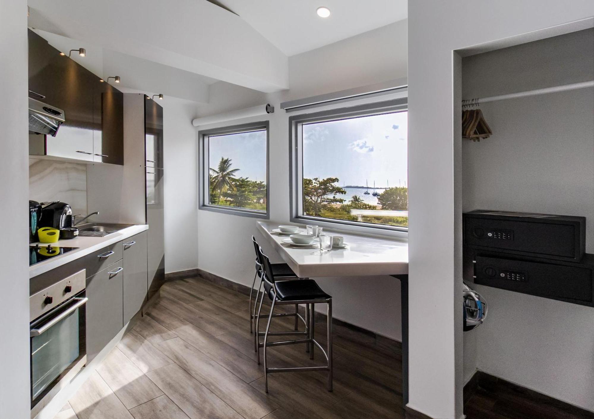 Twin Studio with Ocean View and Full Kitchen - Non-Smoking