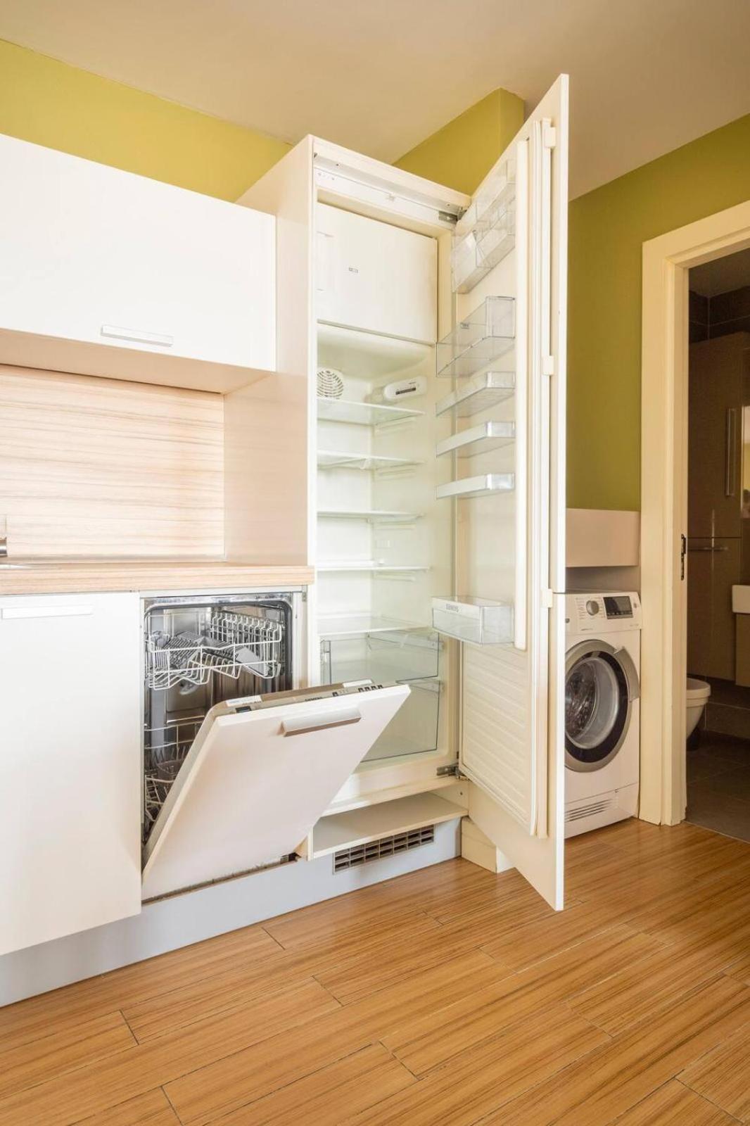 One-Bedroom Apartment with Kitchen