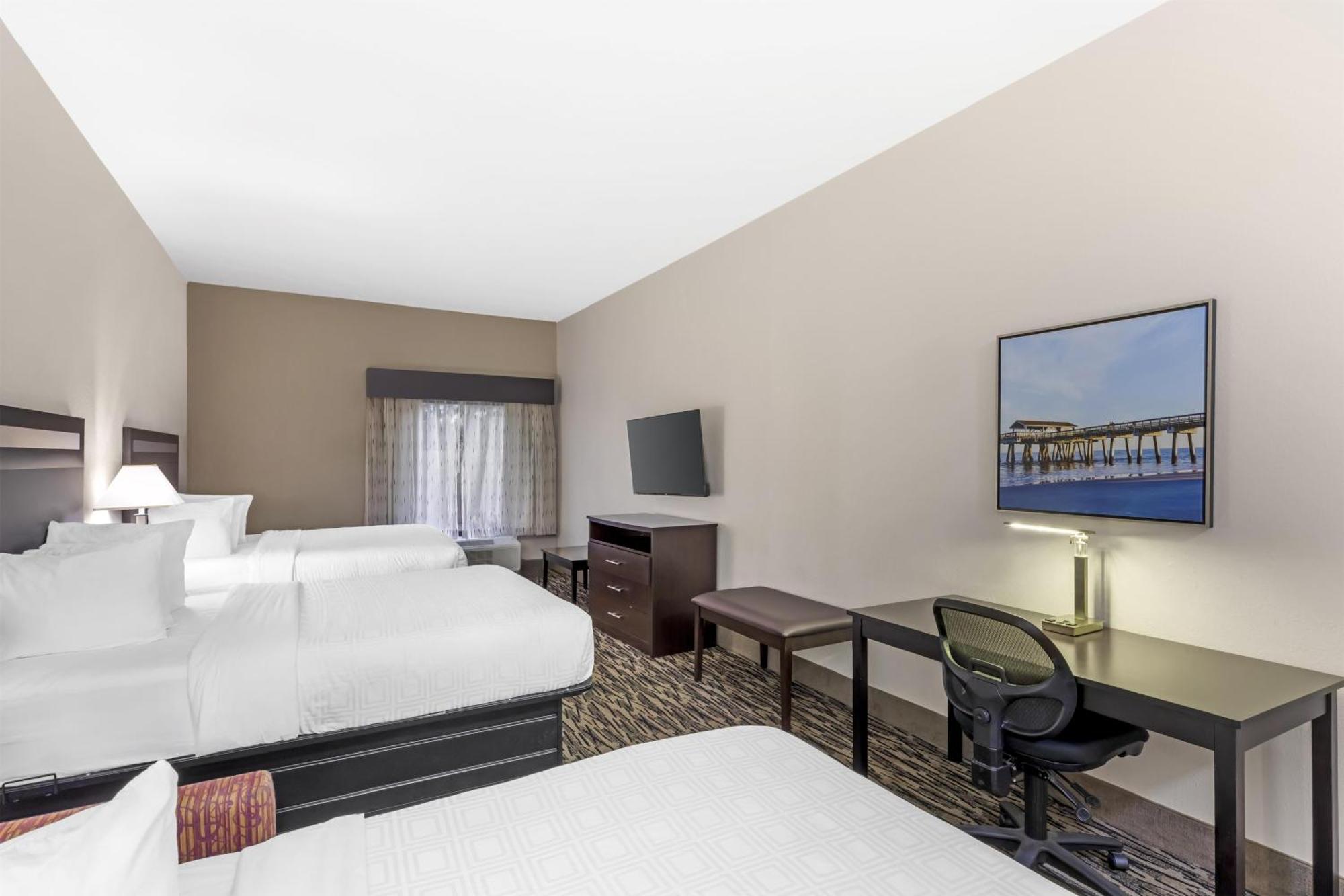 Queen Suite with Sofa Bed