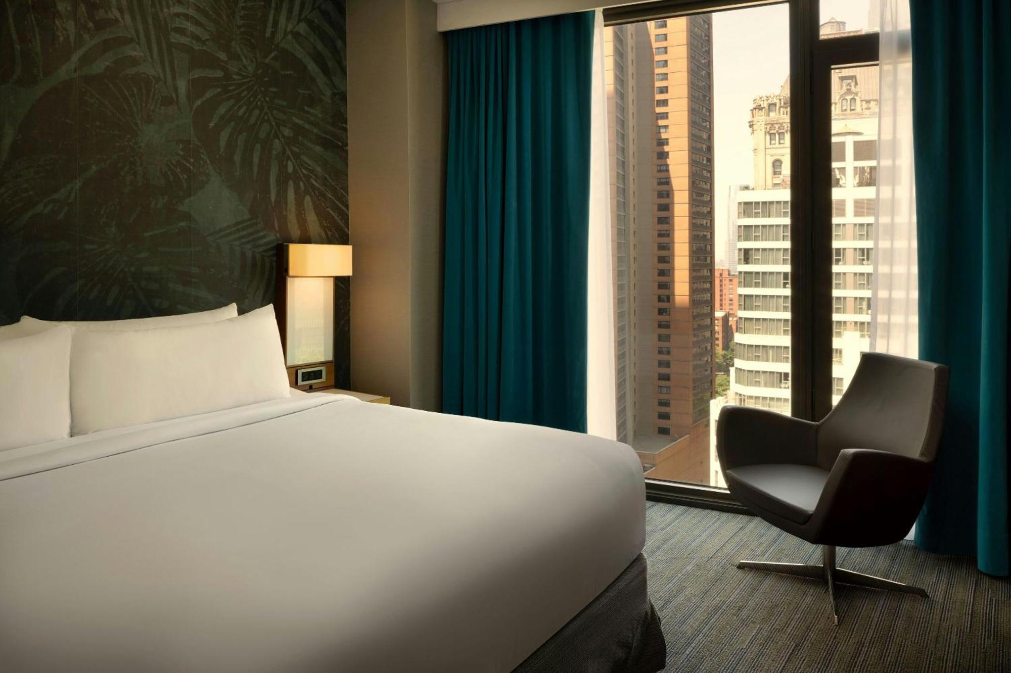 Chambre Lit King-Size Supérieure - Vue sur Ville et Rivière