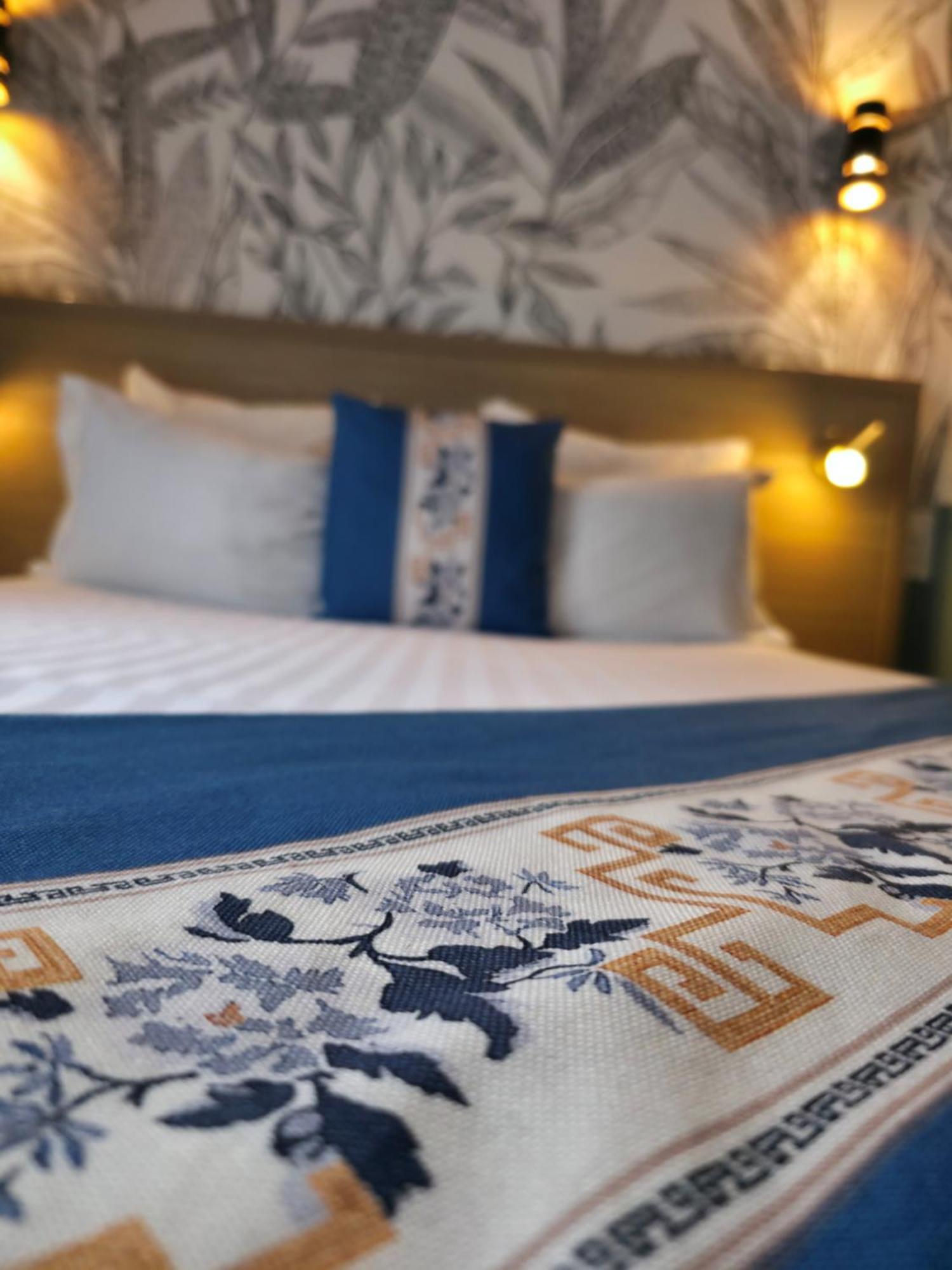 Double Room,1756396845:JPEG