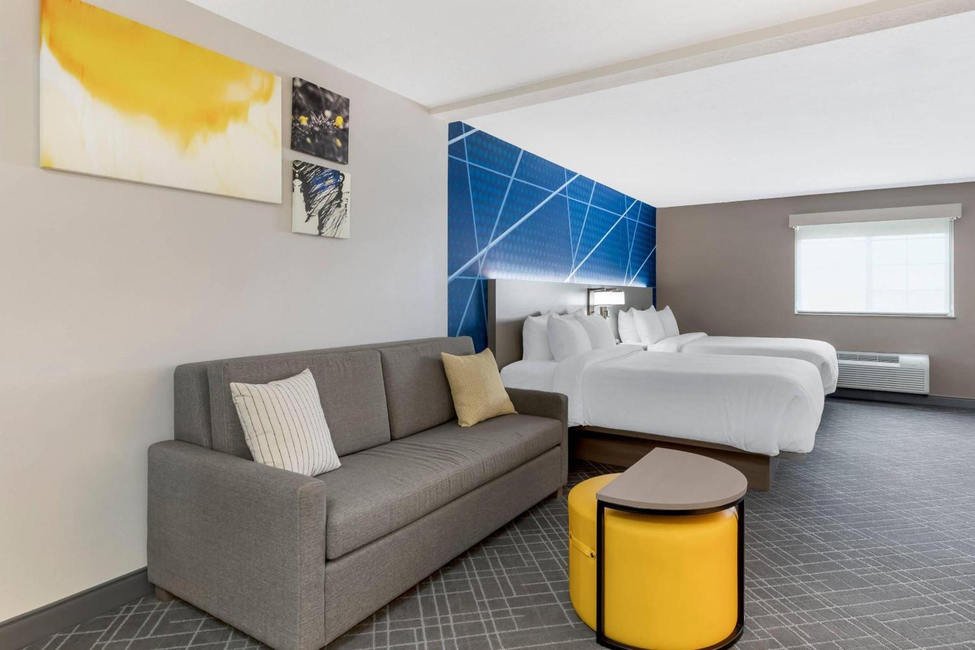Queen Suite with Two Queen Beds - Non Smoking