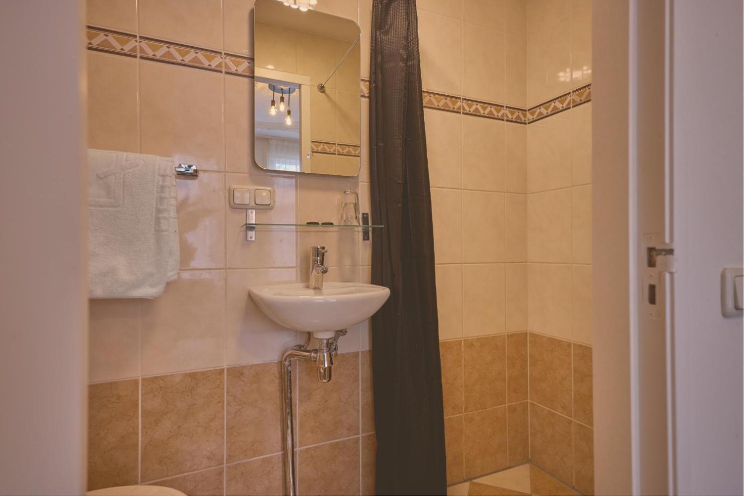 Doppelzimmer mit Blick auf den Kanal