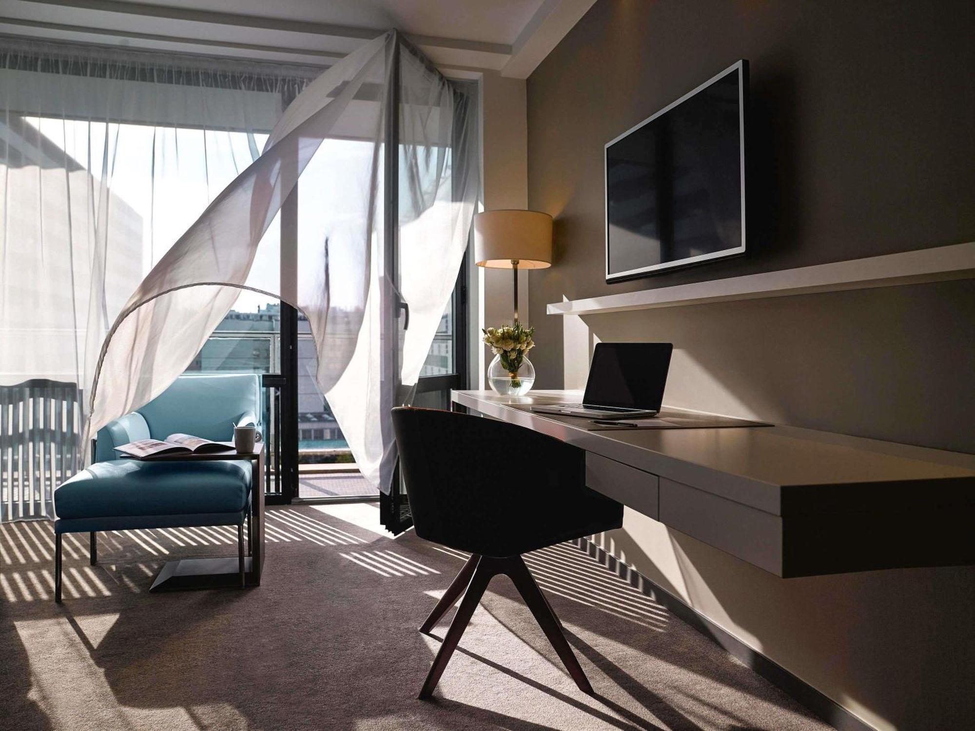 Classic Zimmer mit Kingsize-Bett, Balkon und Gartenblick