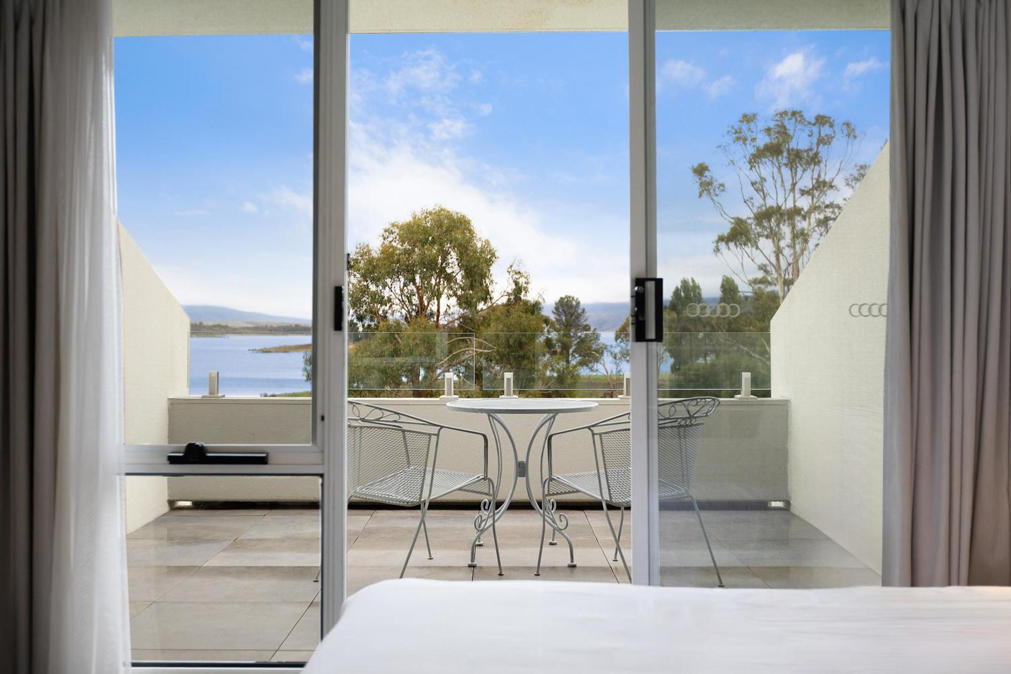 Queen Studio Apartment