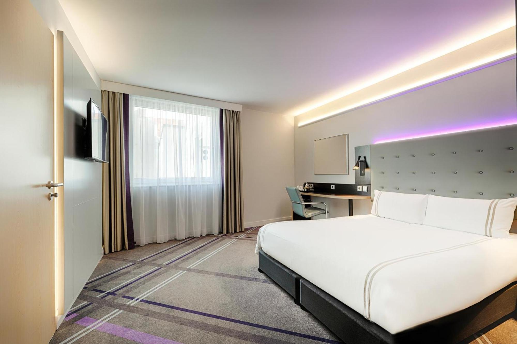 Double Room - Disability Access w/ walk in shower