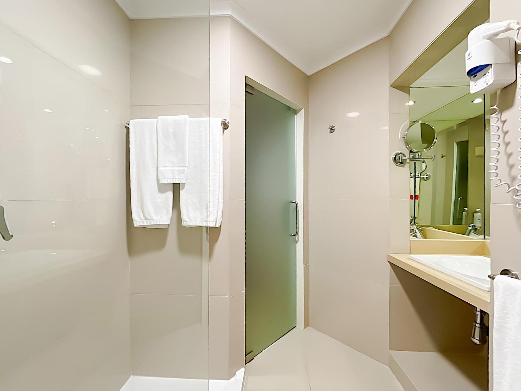 Standard Suite kitchenette,1769479704:JPEG