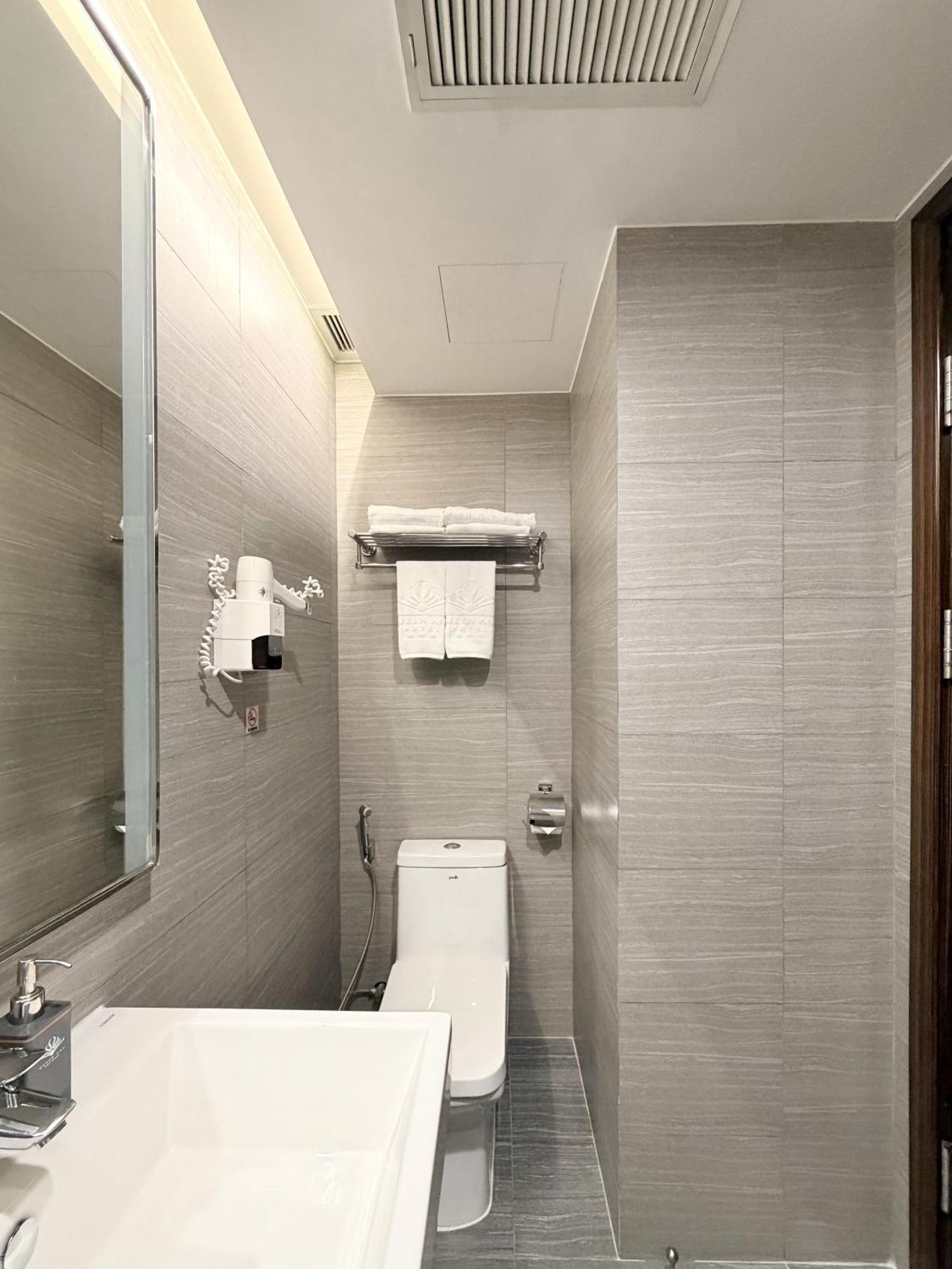Superior Twin Room (No Windows)