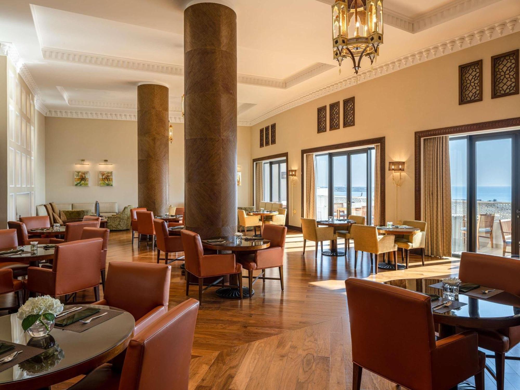 Club King Room with balcony and sea view