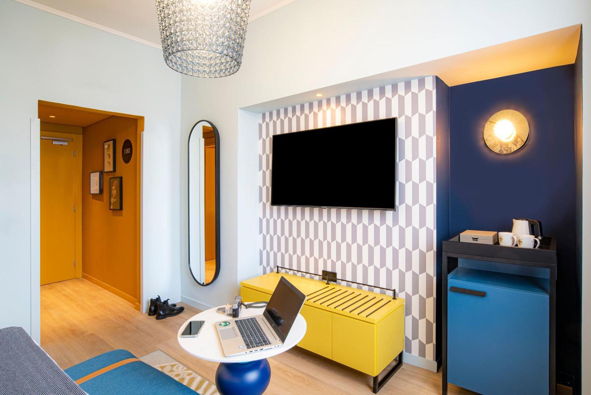 Habitación Doble Premium con cama grande y balcón
