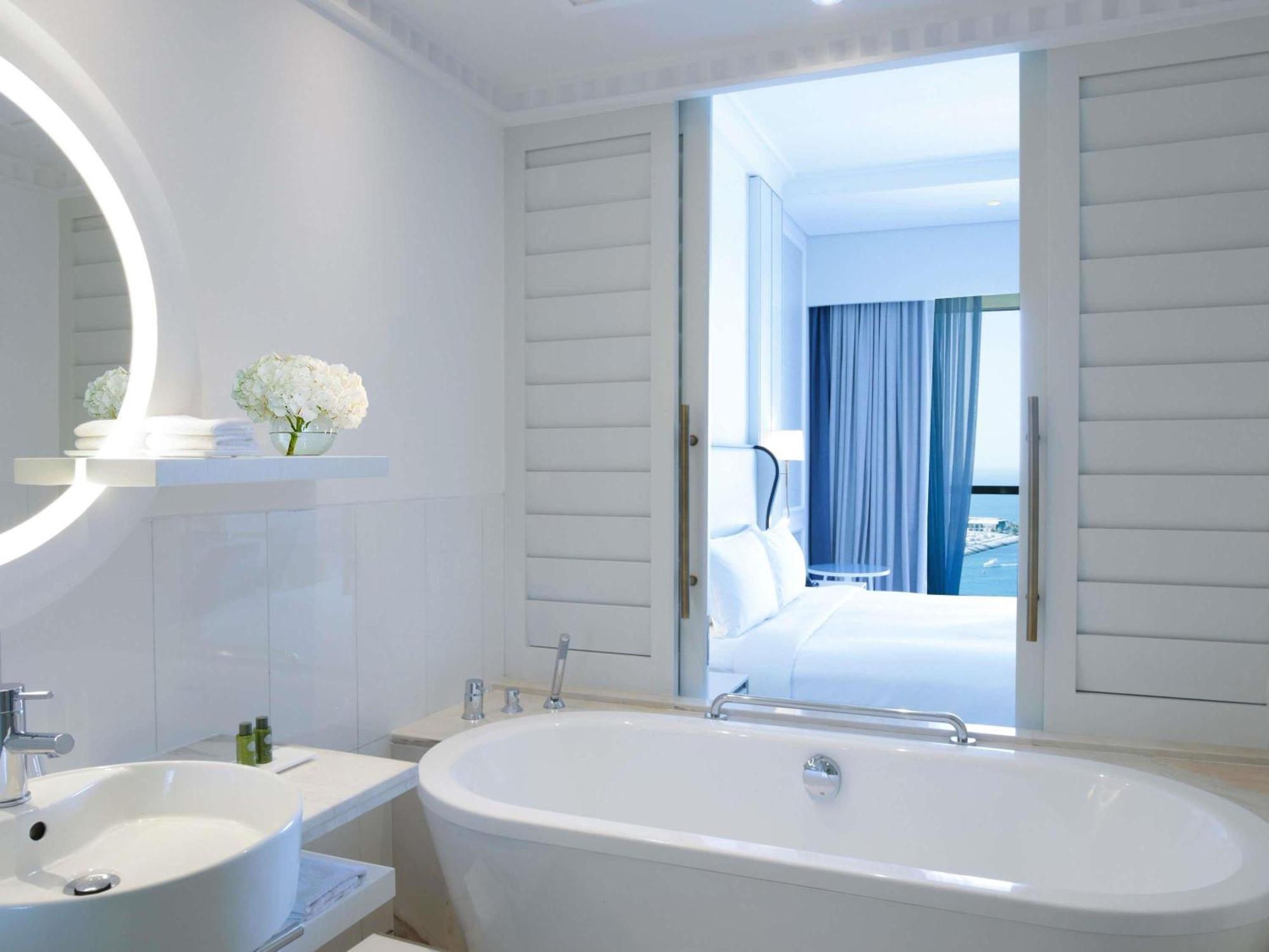 Junior Suite mit Kingsize-Bett und eingeschränktem Meerblick - Zugang zum Club