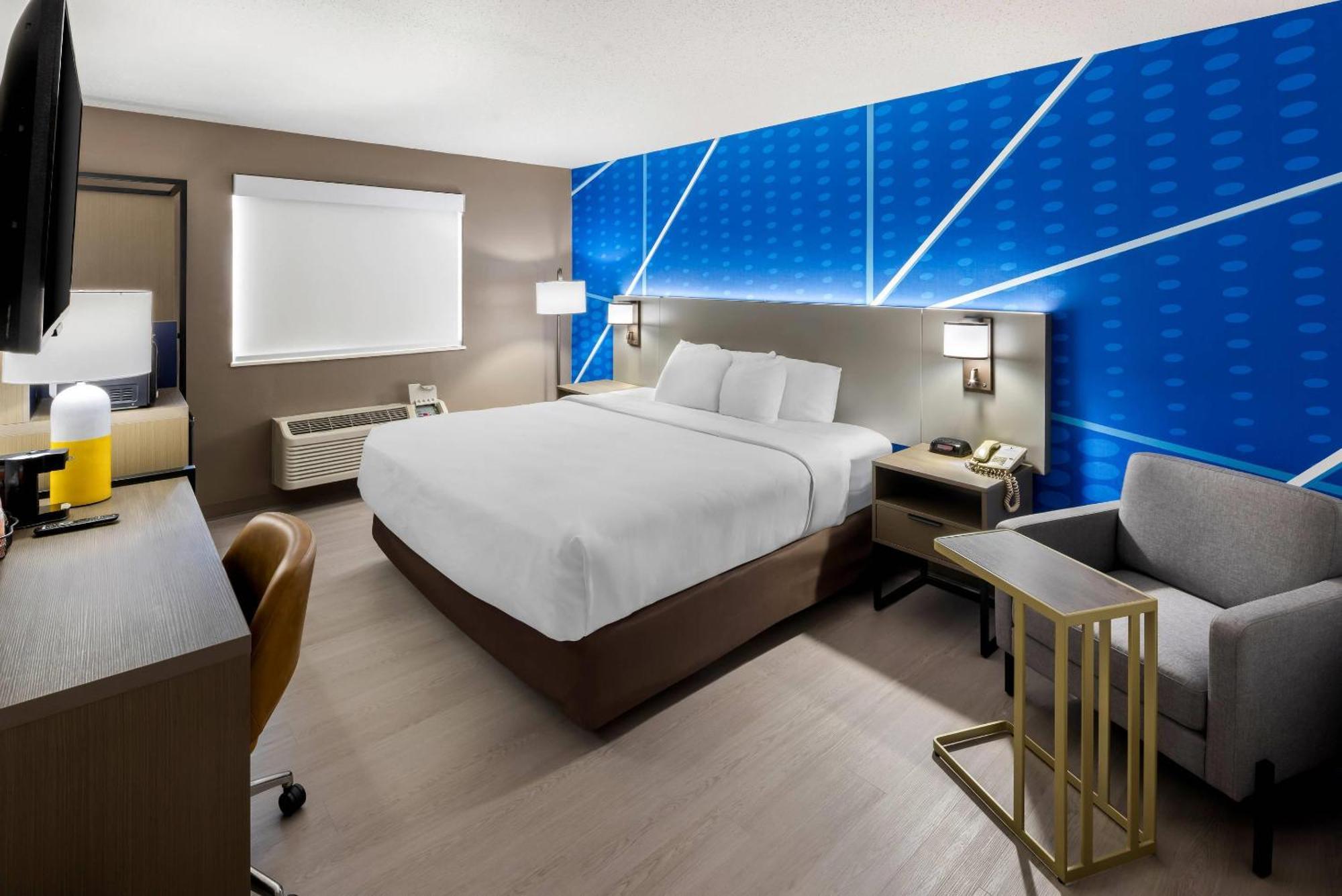 Standard King Room - Non-Smoking