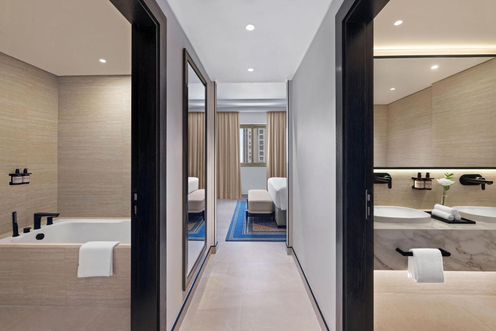 Family Suite, Evening Drinks & Canapes Section