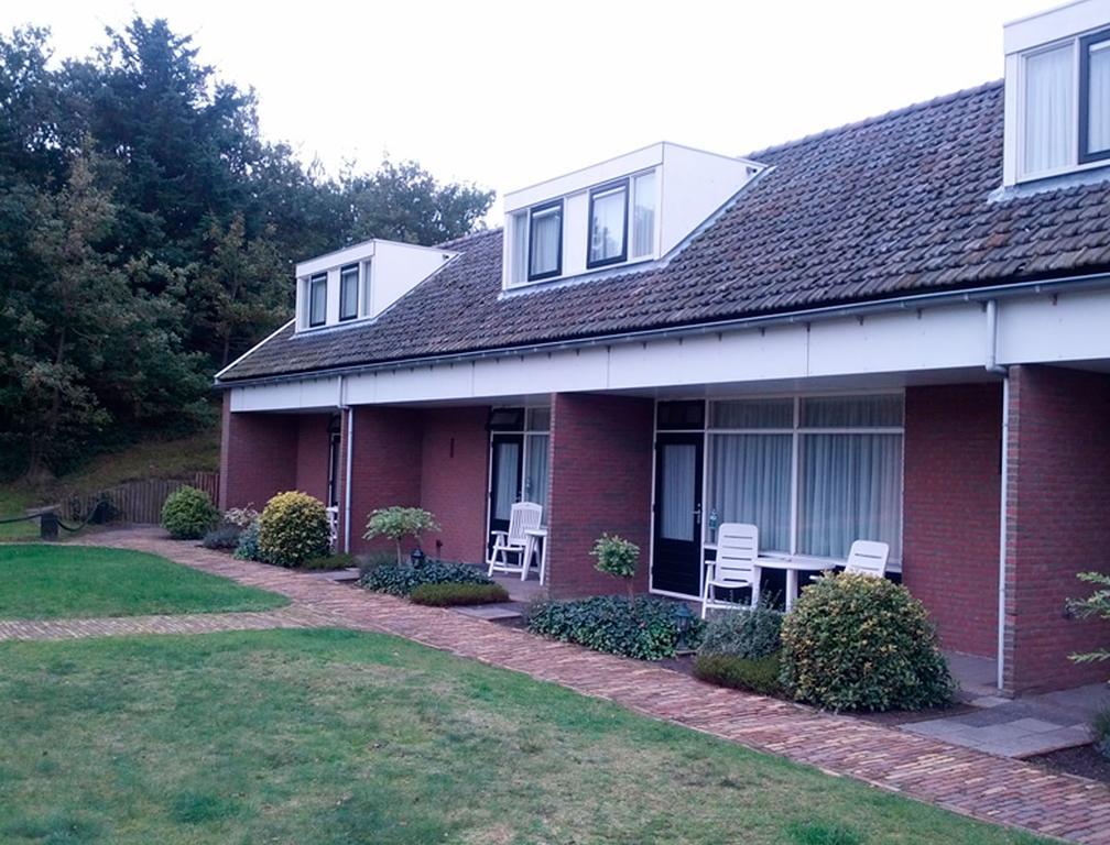 Tweepersoonskamer met 2 aparte bedden en Uitzicht op de Tuin
