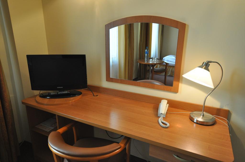 Small Single Room,218149136:JPEG