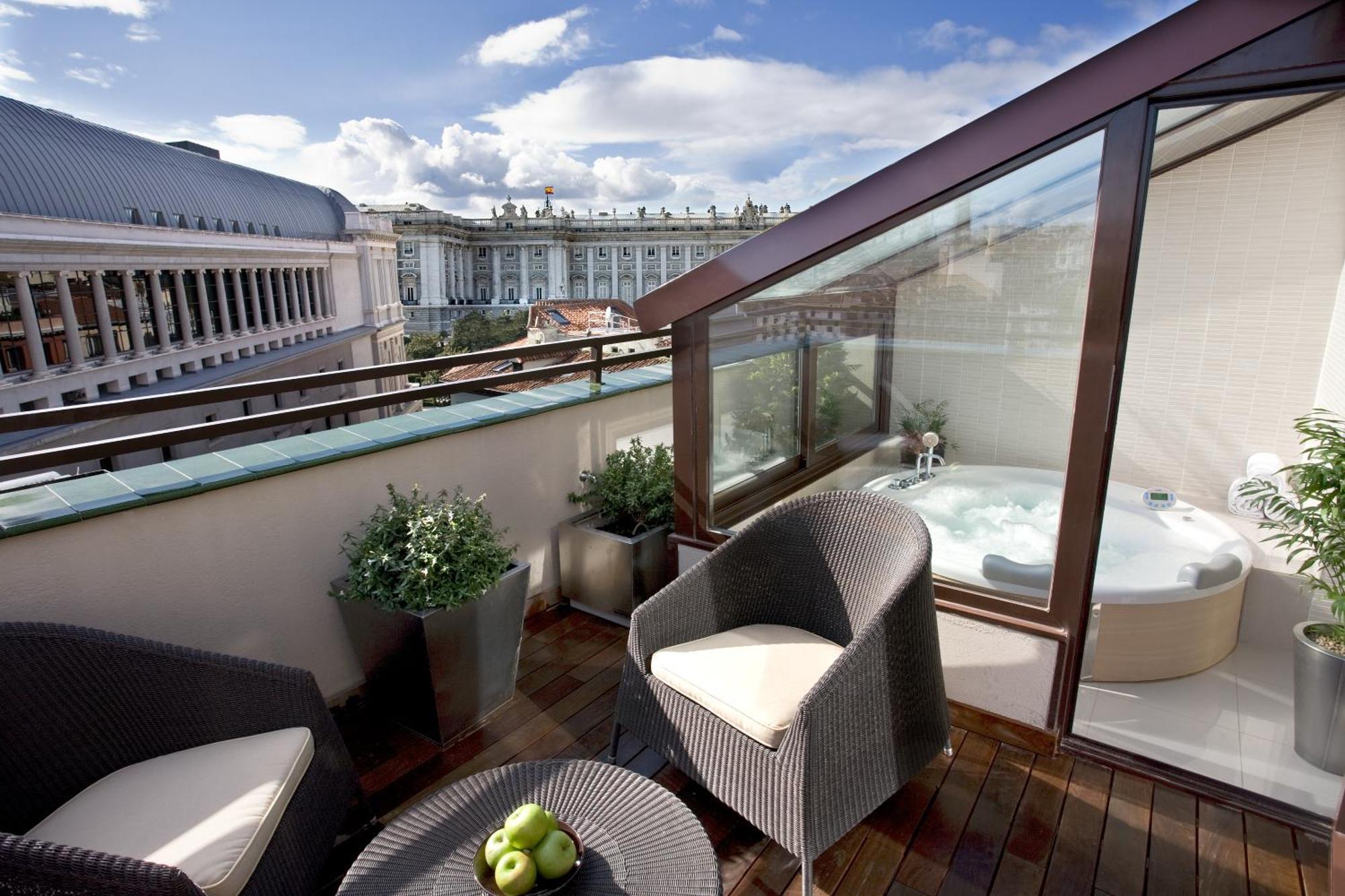Chambre Double avec Terrasse et Baignoire Spa