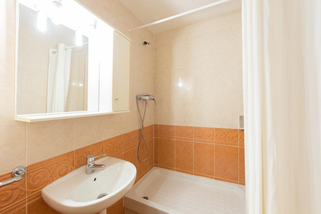 Camera Matrimoniale con Balcone e Bagno Privato