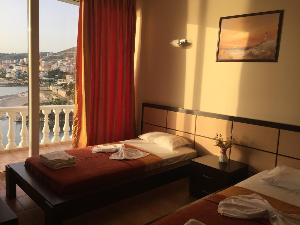 Camera Familiare con Balcone e Vista Mare