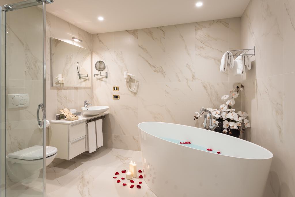 Deluxe King Suite,255988257:JPEG