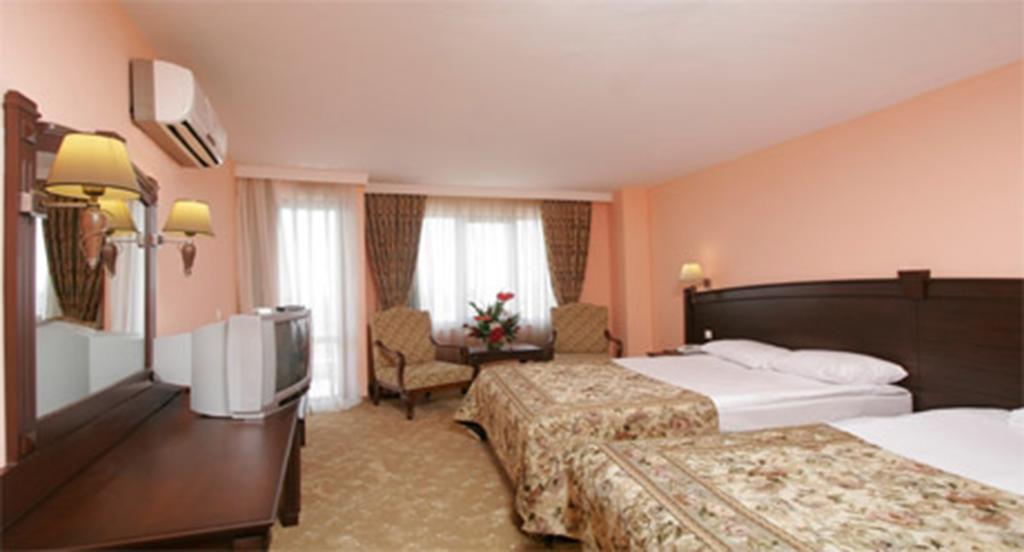 Chambre Familiale Économique (3 Adultes + 1 Enfant) - Vue sur Mer