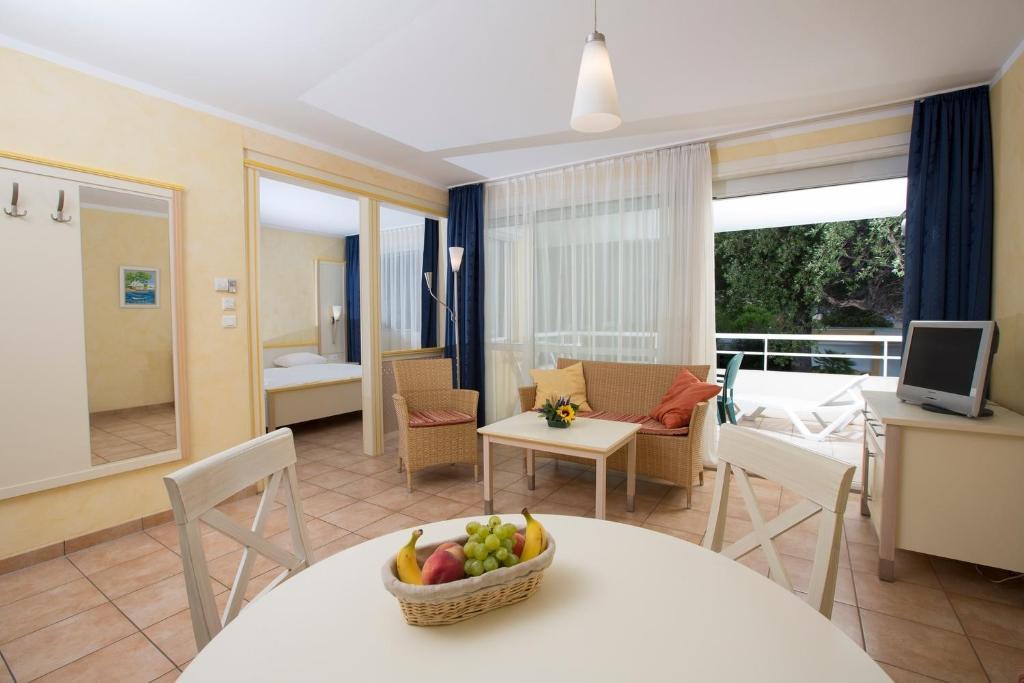Studio Lit Queen-Size
