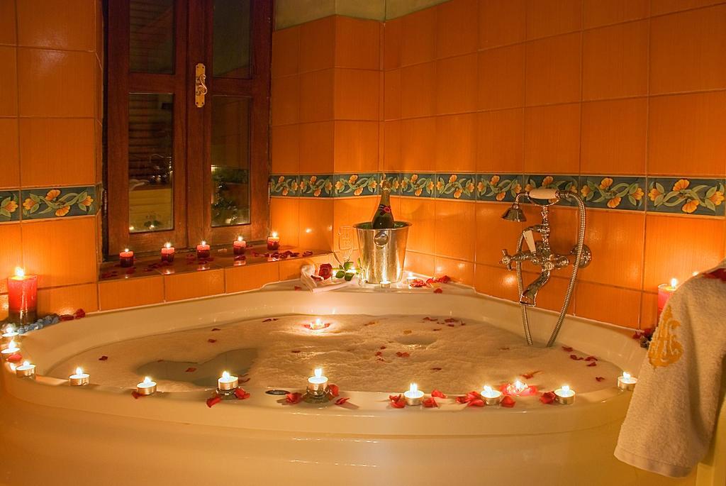 Suite met Kingsize Bed en Bubbelbad - Uitzicht op het Grand Master Palace