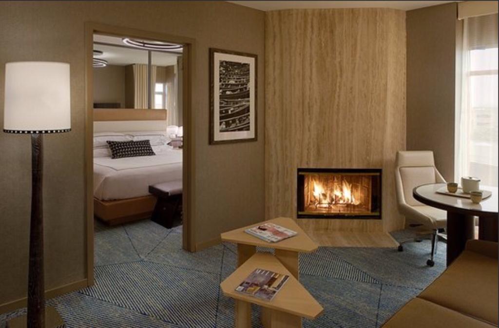 Suite Signature Lit Queen-Size