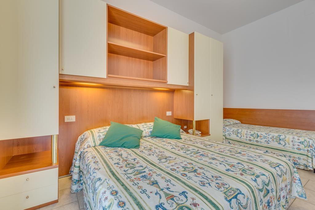Family Room (2 Adults + 1 Child)