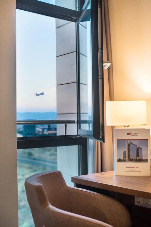 Premier Kamer met Kingsize Bed, Gratis Water, Gratis WiFi en Gratis Thee- en Koffiefaciliteiten