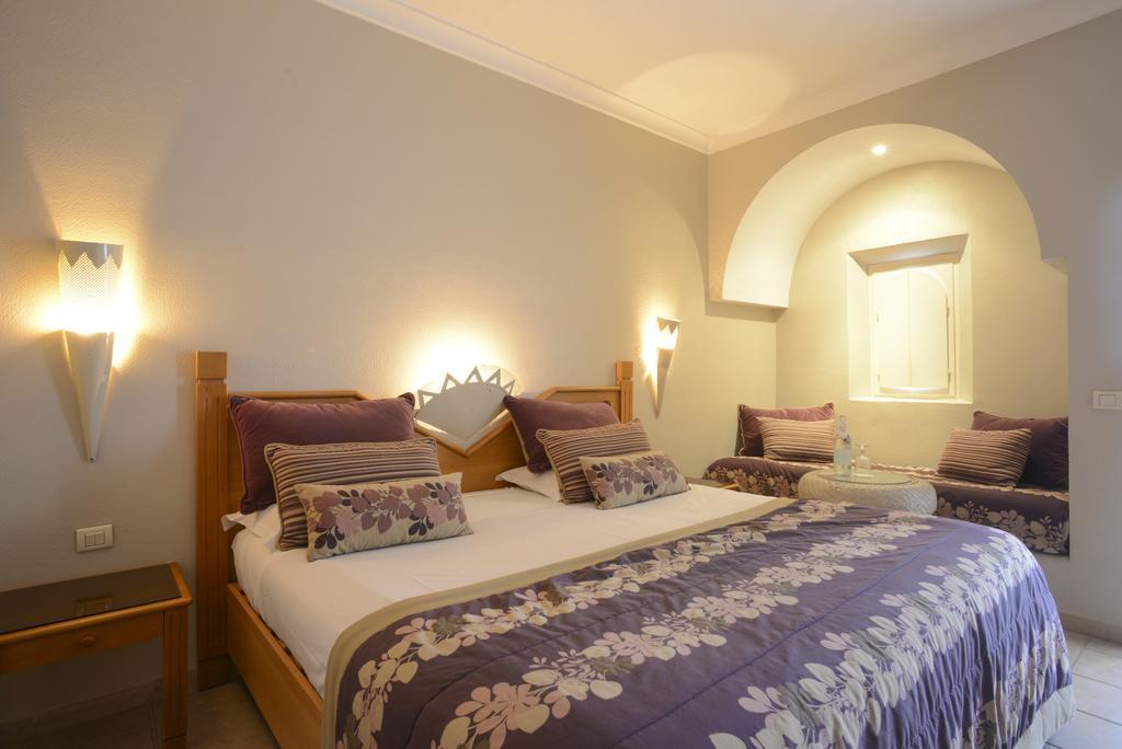 Chambre Triple (2 Adultes & 1 Enfant)